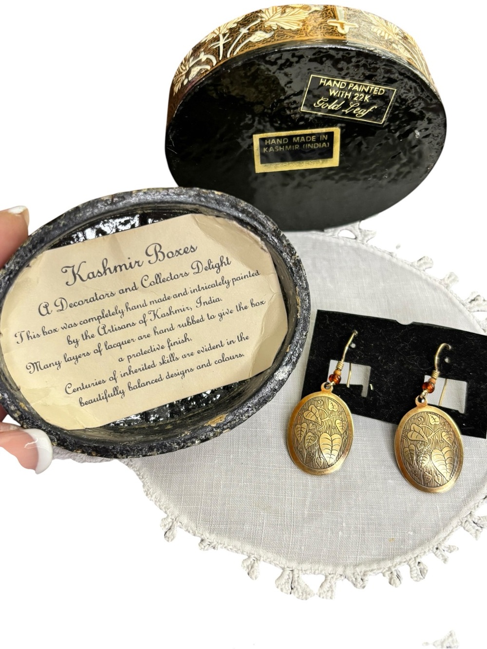 Vintage Kashmir India Hand Painted Trinket Box + Vintage Brass Etched earrings - Picture 4 of 9